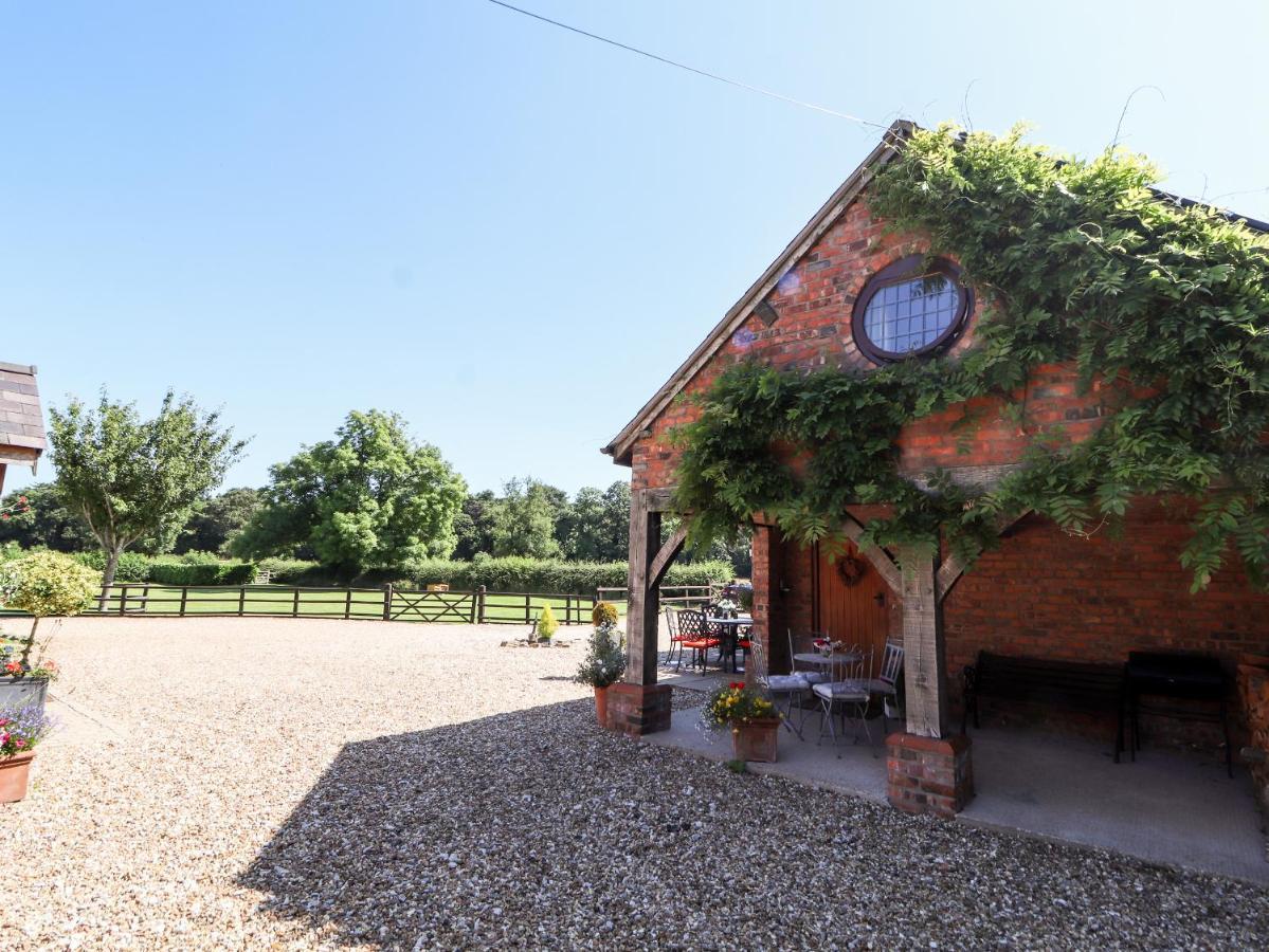 Honeysuckle Farmhouse Tarporley Esterno foto